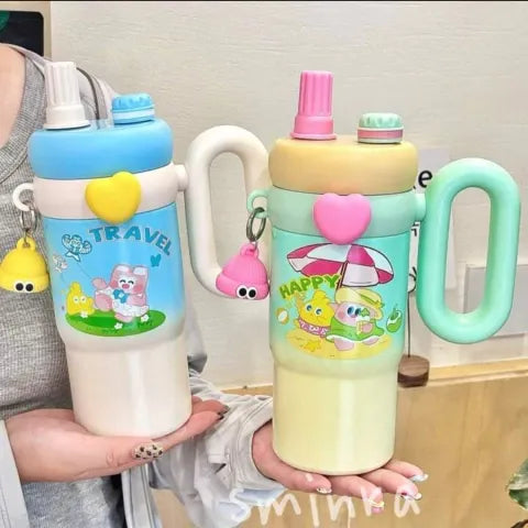 Trandy 900ml Insulated Stainless Steel Travel Mug, Cute Cartoon Design with Plastic Handle and Straw